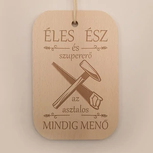 Minőségi bükkfából készült vágódeszka lézergravírozott felirattal. Felirat: Anya főztje a legjobb.