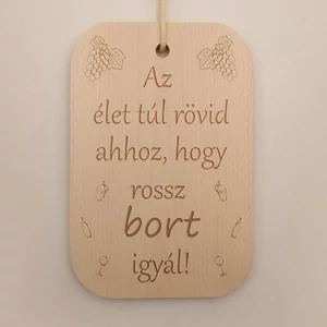 Minőségi bükkfából készült vágódeszka lézergravírozott felirattal. Felirat: Anya főztje a legjobb.