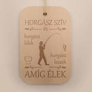 Minőségi bükkfából készült vágódeszka lézergravírozott felirattal. Felirat: Anya főztje a legjobb.