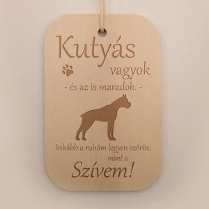 Minőségi bükkfából készült vágódeszka lézergravírozott felirattal. Felirat: Anya főztje a legjobb.