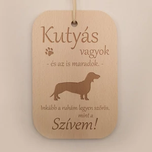 Minőségi bükkfából készült vágódeszka lézergravírozott felirattal. Felirat: Anya főztje a legjobb.