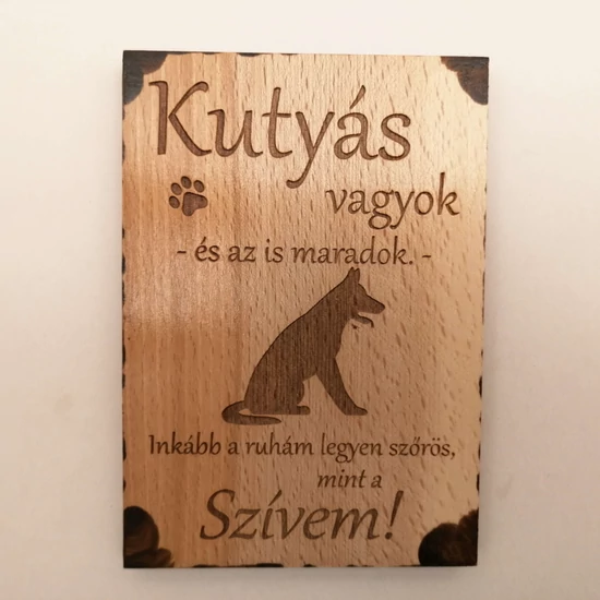 Minőségi bükkfából készült falra akasztható fatábla kutyás szöveggel.