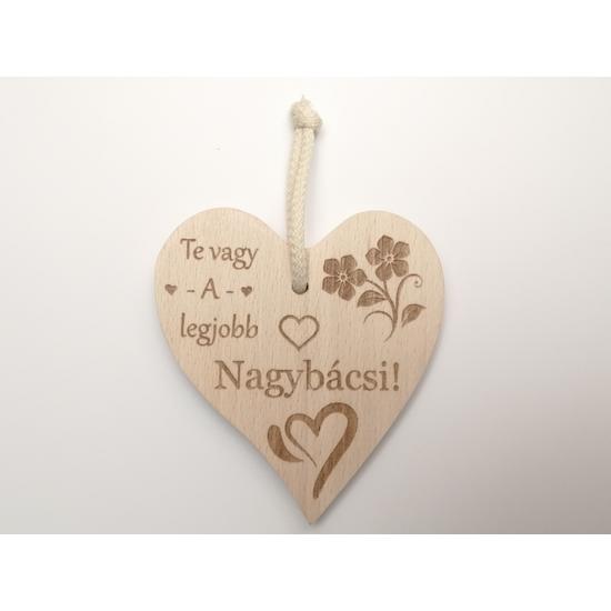 Lézergravírozott fa szív a következő felirattal: Te vagy a legjobb nagybácsi!