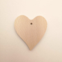 Kép 2/2 - Natúr bükkfa szív furattal - 10,5 cm x 9,5 cm